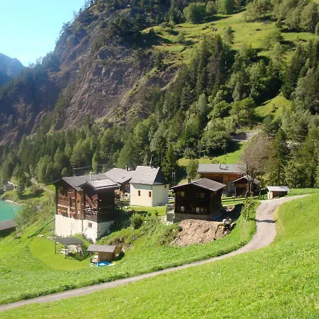 Chalet Cozy In Bister Near Area